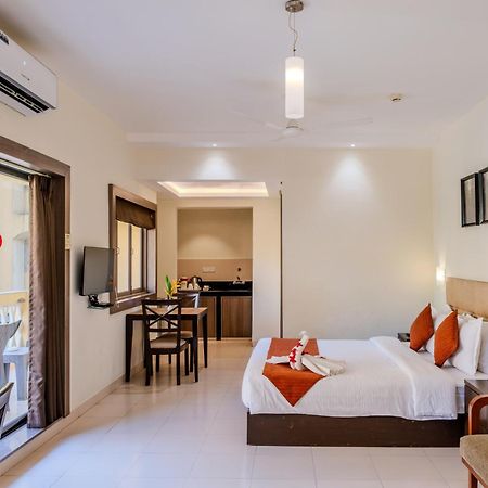 Golden Landmark Green Valley Beach Resort Dona Paula Ngoại thất bức ảnh