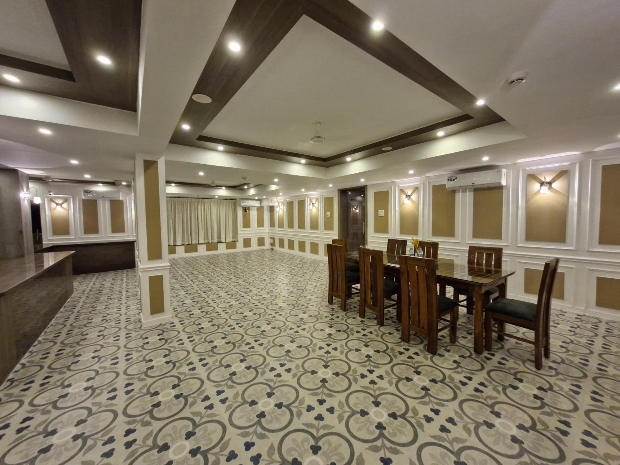 Golden Landmark Green Valley Beach Resort Dona Paula Ngoại thất bức ảnh