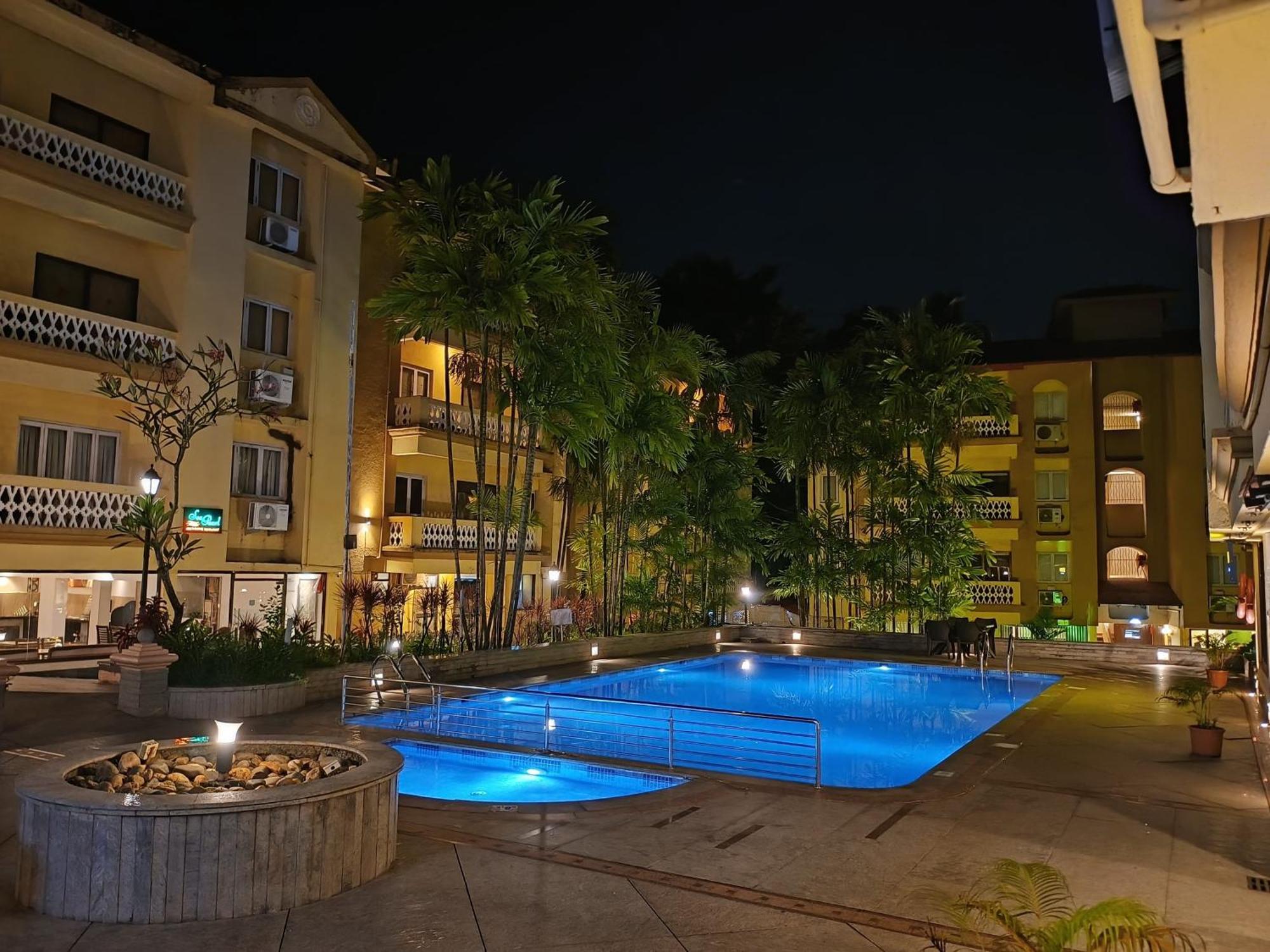 Golden Landmark Green Valley Beach Resort Dona Paula Ngoại thất bức ảnh