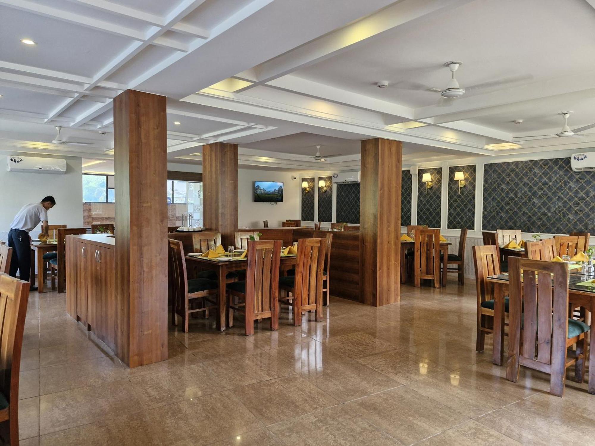 Golden Landmark Green Valley Beach Resort Dona Paula Ngoại thất bức ảnh