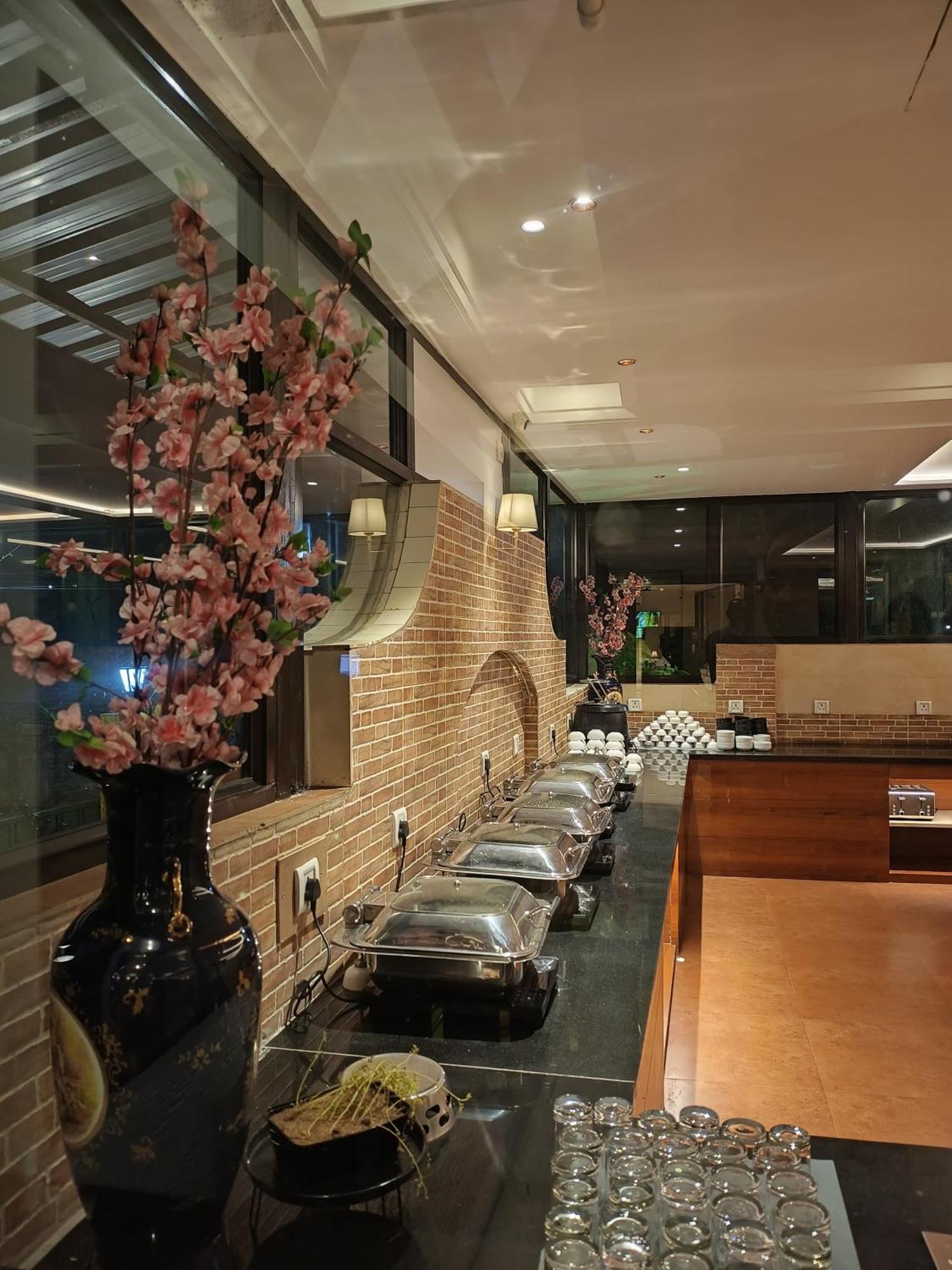 Golden Landmark Green Valley Beach Resort Dona Paula Ngoại thất bức ảnh