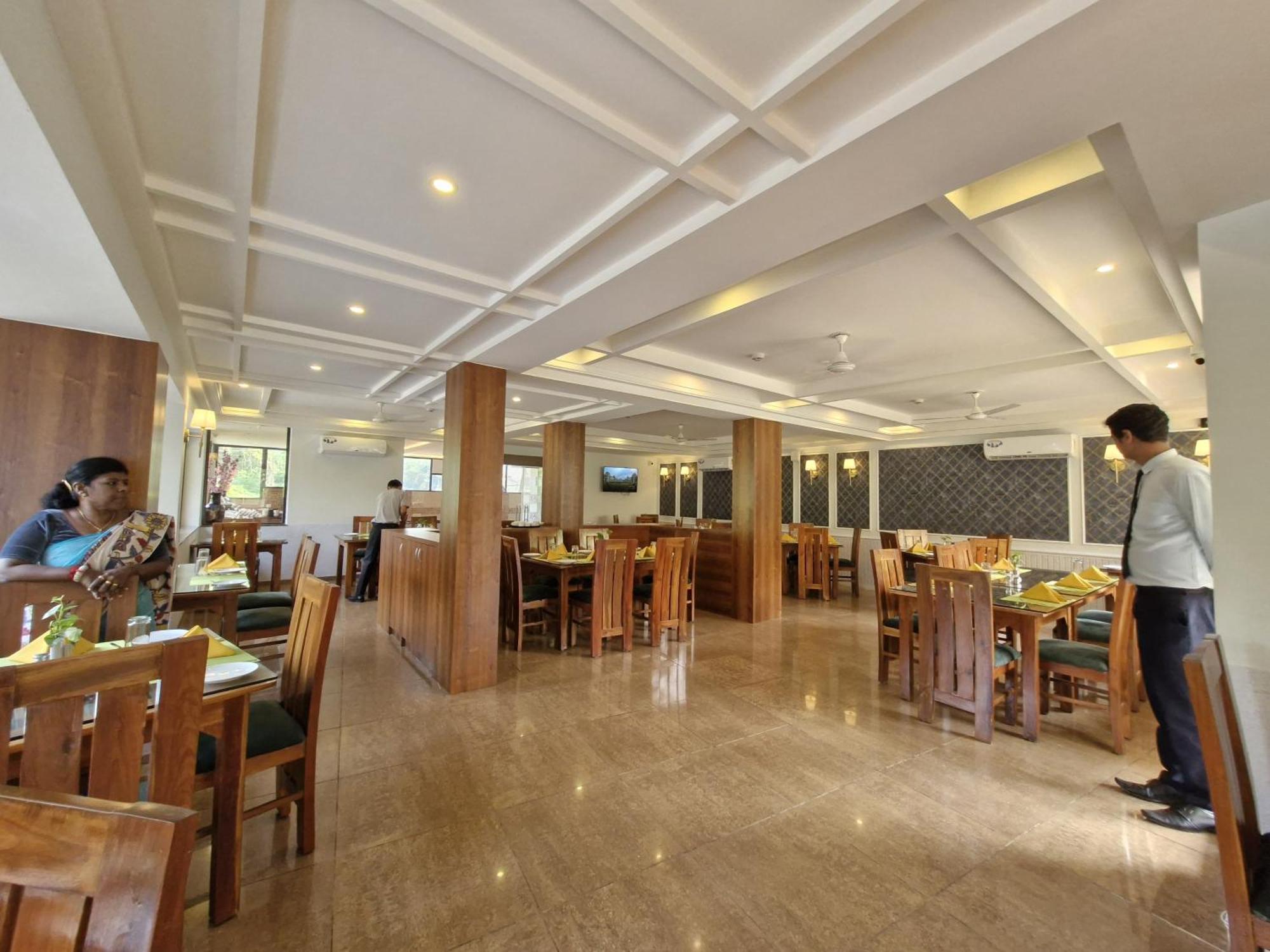 Golden Landmark Green Valley Beach Resort Dona Paula Ngoại thất bức ảnh