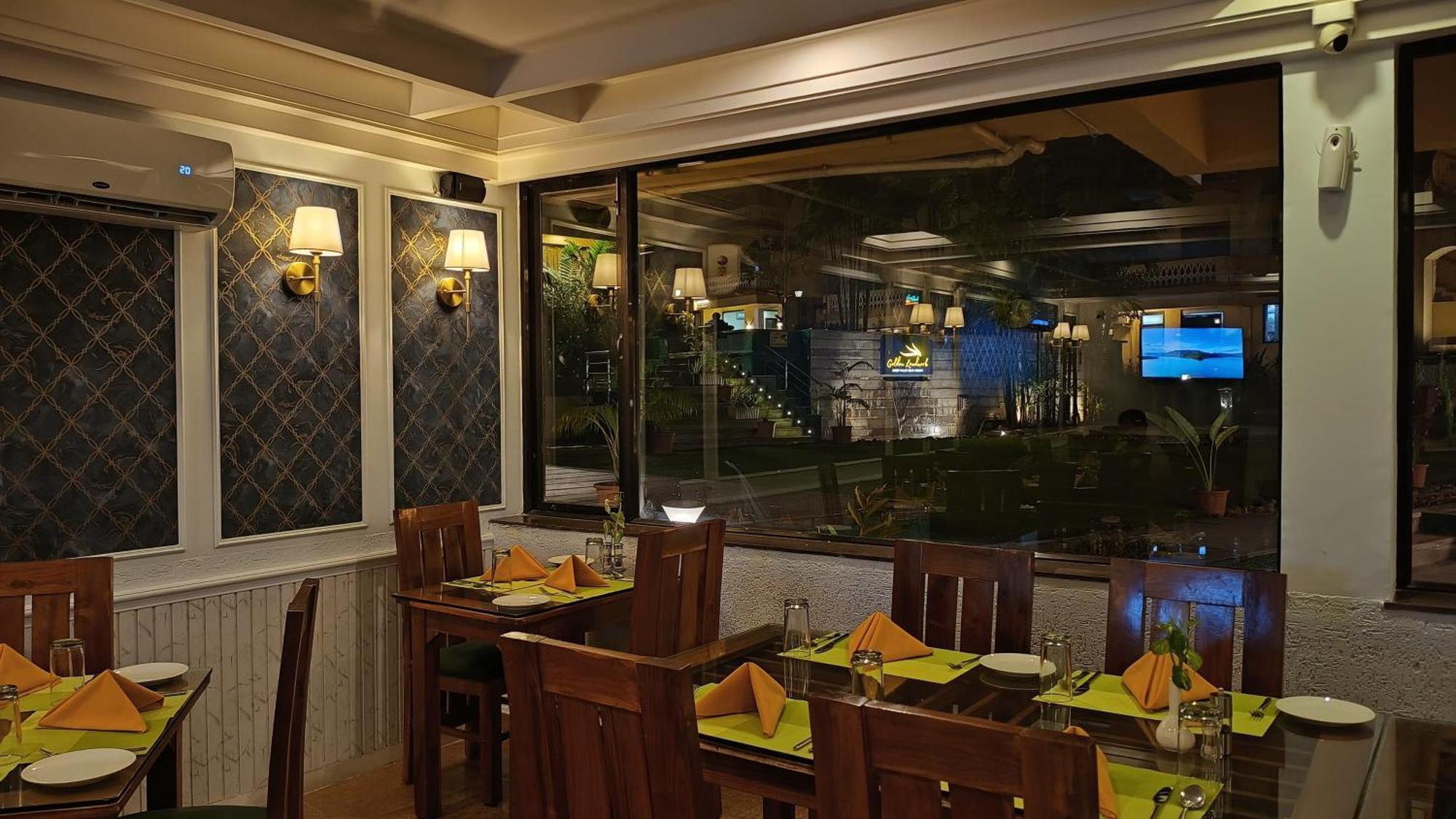 Golden Landmark Green Valley Beach Resort Dona Paula Ngoại thất bức ảnh