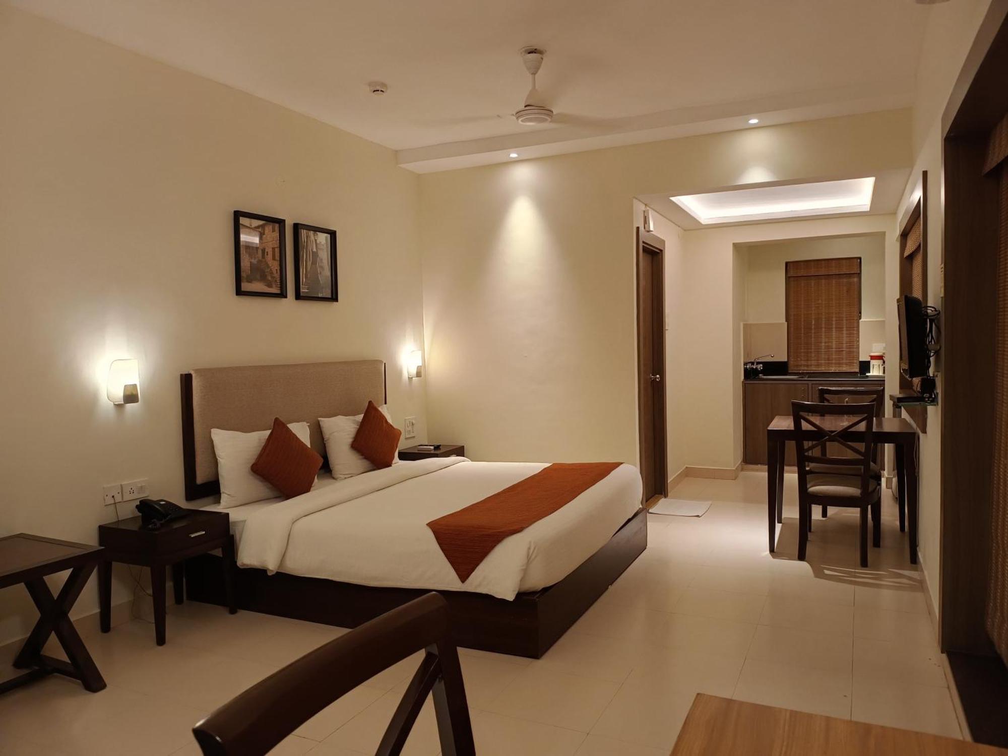 Golden Landmark Green Valley Beach Resort Dona Paula Ngoại thất bức ảnh