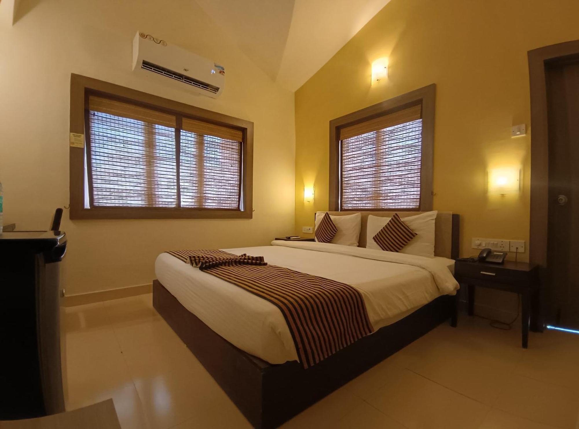 Golden Landmark Green Valley Beach Resort Dona Paula Ngoại thất bức ảnh