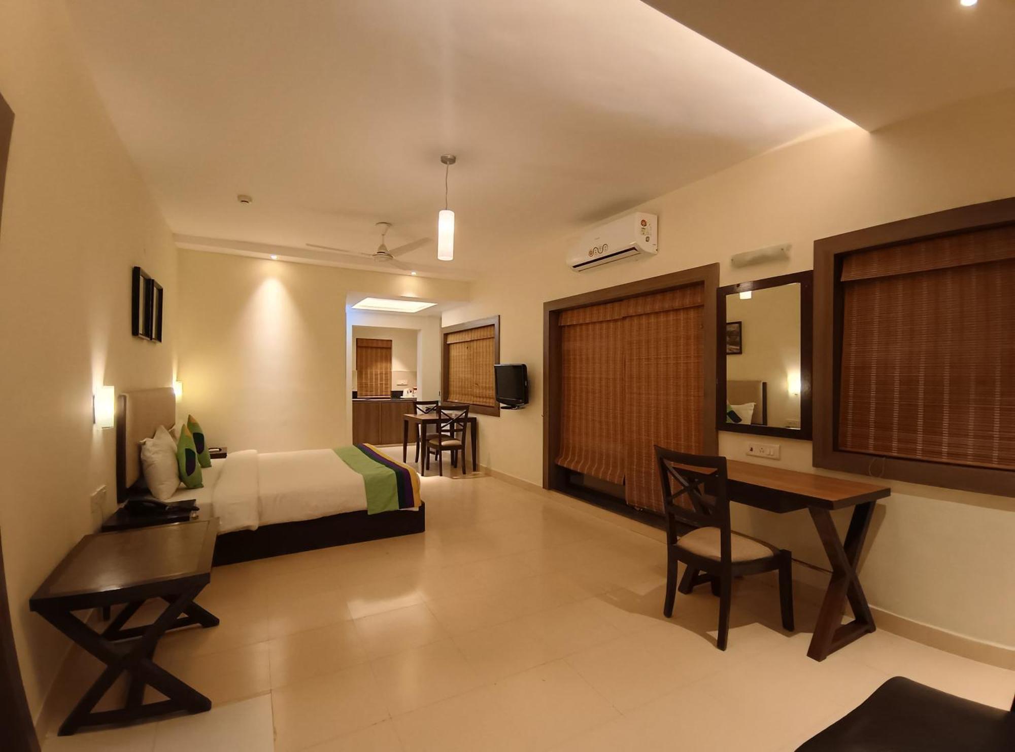 Golden Landmark Green Valley Beach Resort Dona Paula Ngoại thất bức ảnh