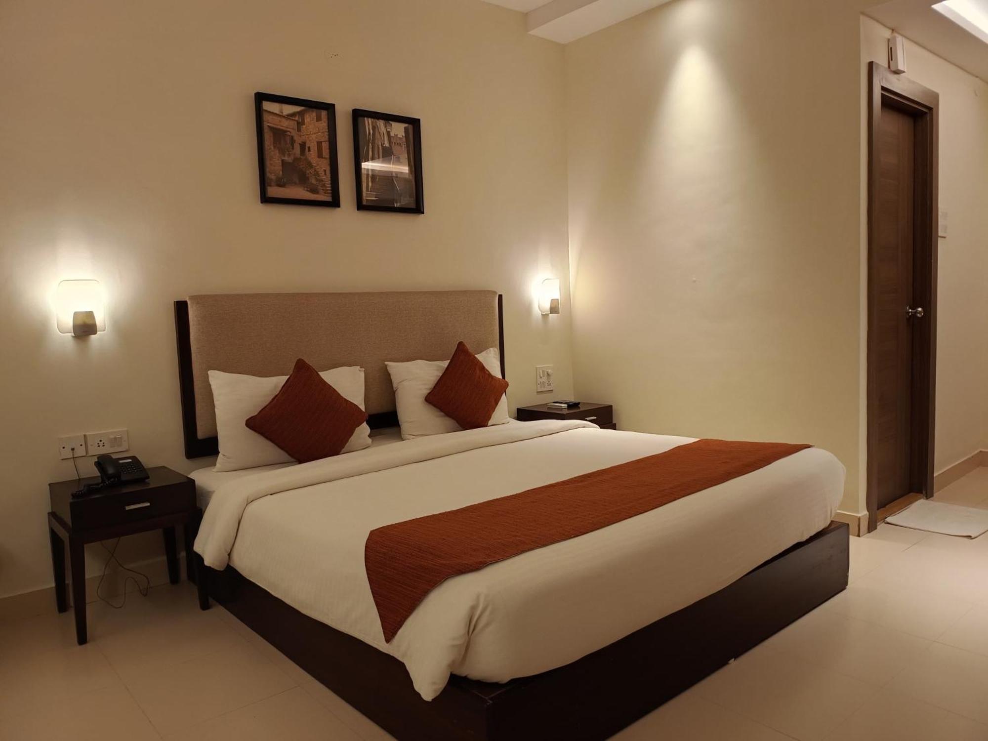 Golden Landmark Green Valley Beach Resort Dona Paula Ngoại thất bức ảnh