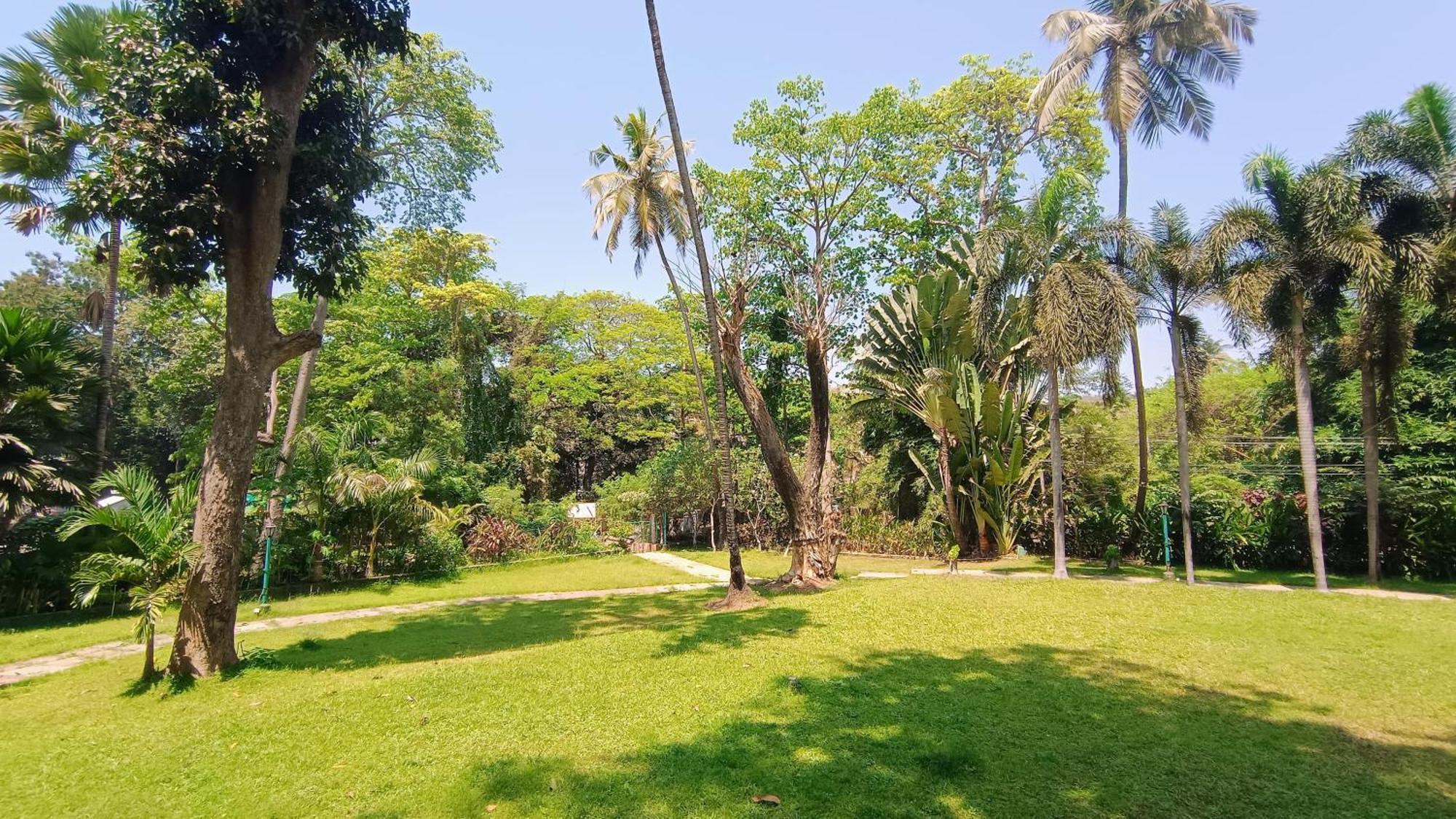 Golden Landmark Green Valley Beach Resort Dona Paula Ngoại thất bức ảnh