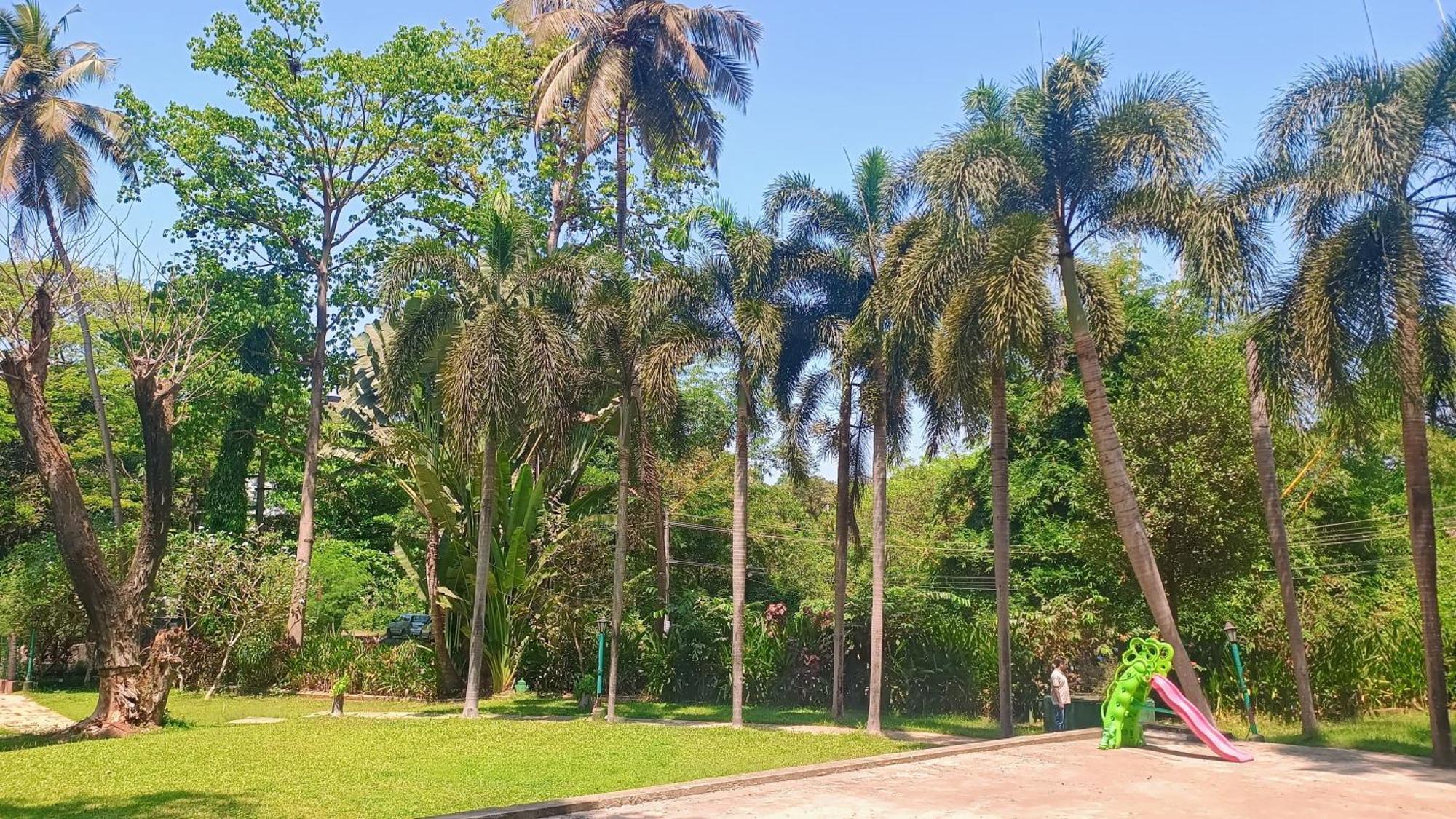 Golden Landmark Green Valley Beach Resort Dona Paula Ngoại thất bức ảnh